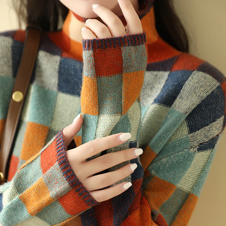 THE TESS TURTLENECK